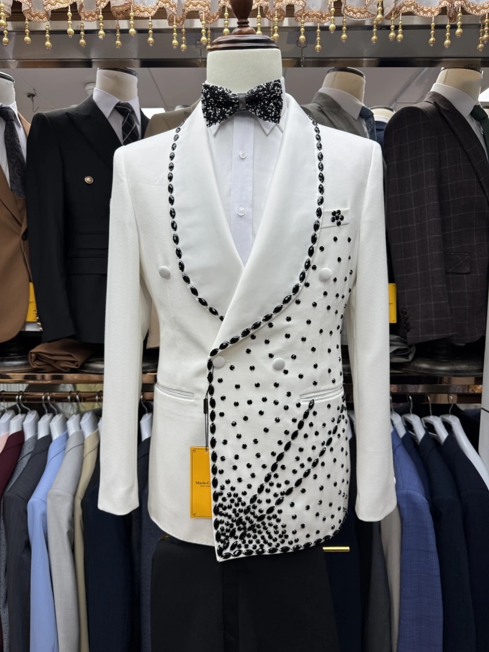 白新郎男性スーツセット 2 ピースブレザー + 黒パンツズボ - Men Formal Wear With Coat のレビューと価格