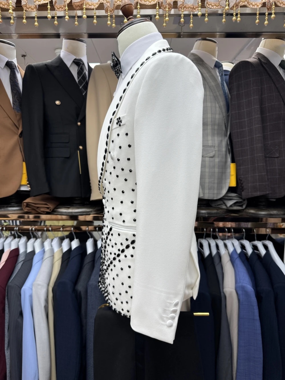 白新郎男性スーツセット 2 ピースブレザー + 黒パンツズボ - Men Formal Wear With Coat のレビューと価格