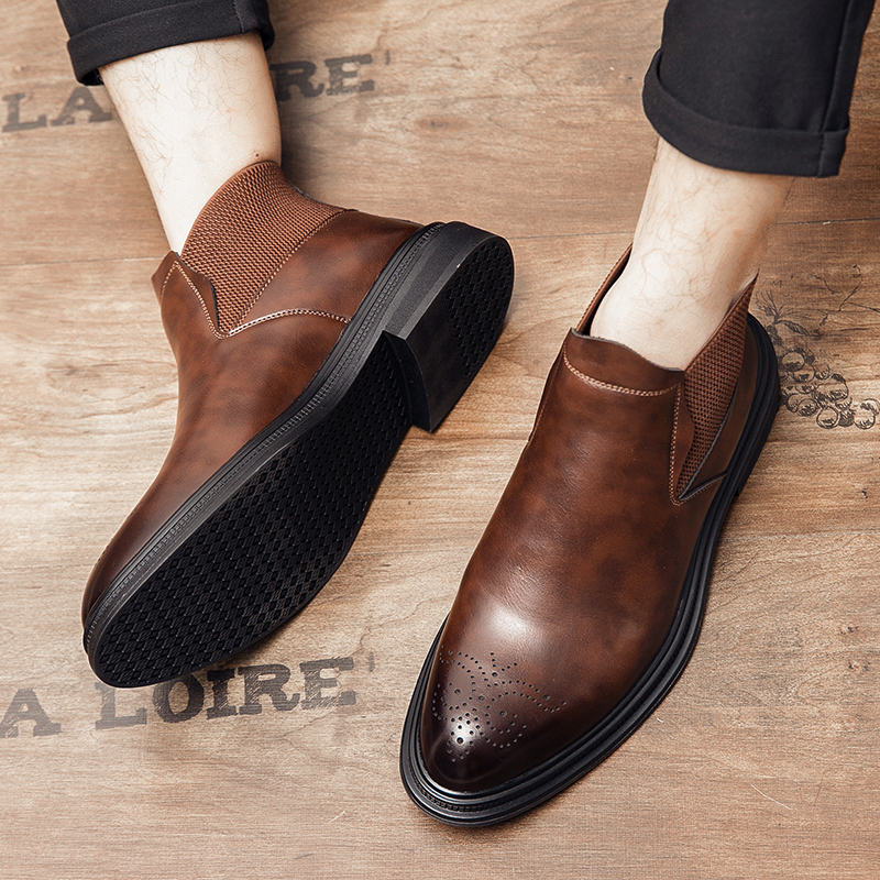 ハイカットの革靴は、男性用のブローグレトロな英国風ビジネスシ - Men Formal Wear With Boots のレビューと価格