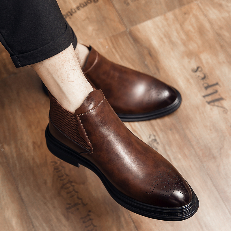 ハイカットの革靴は、男性用のブローグレトロな英国風ビジネスシ - Men Formal Wear With Boots のレビューと価格